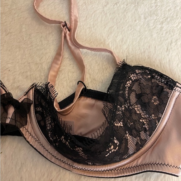 Victoria's Secret Lace Detail Bra in Cream and Tan - Picture 4 of 6